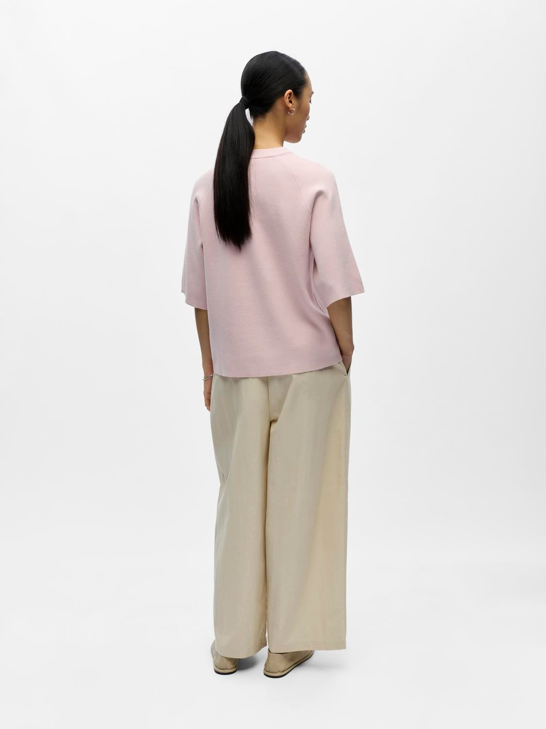 model_shot-back